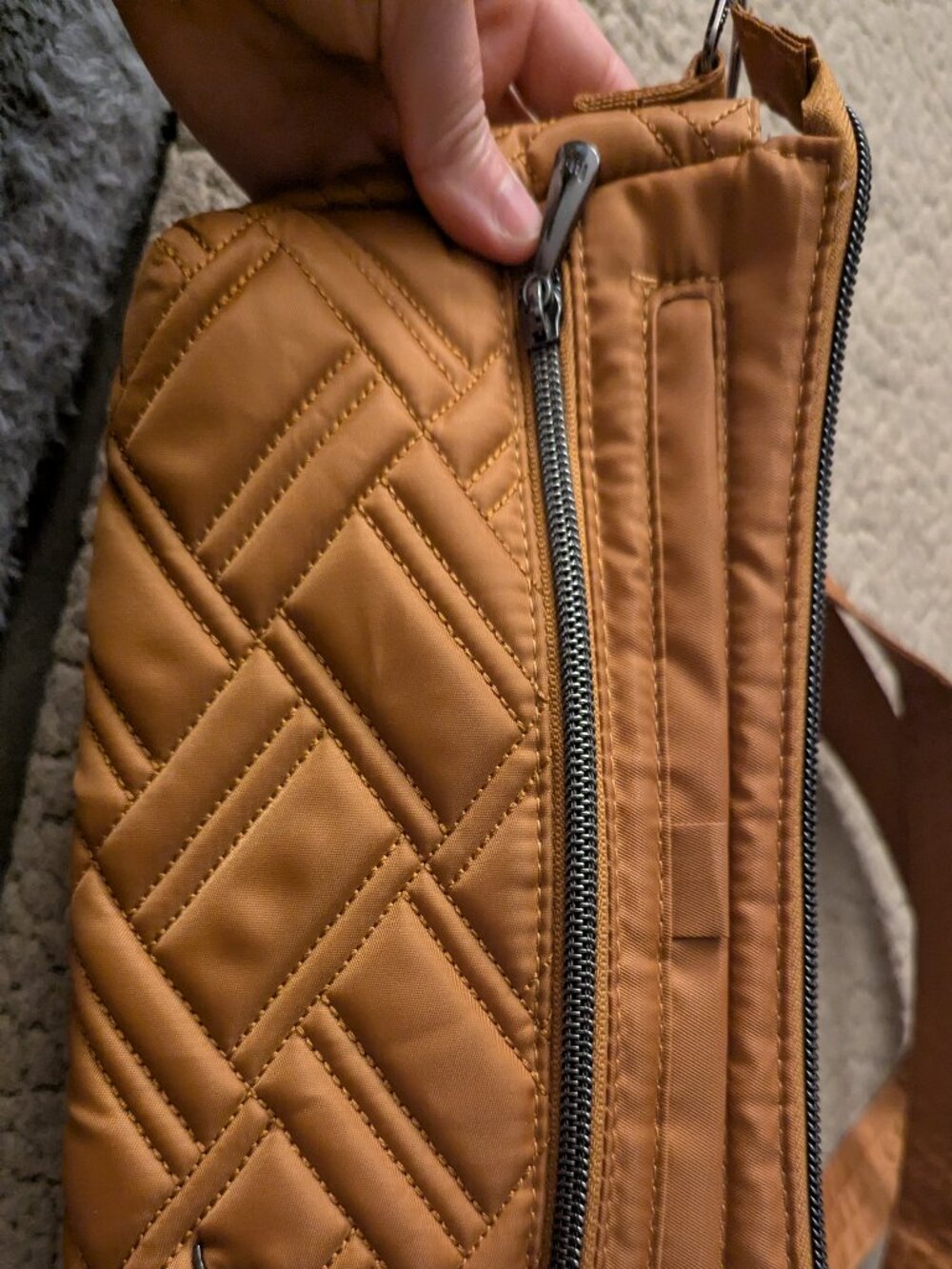 LUG Dash Classic Crossbody - Cappuccino/North Star Cream. - Picture 4 of 6